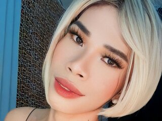 AhrianLove online pics