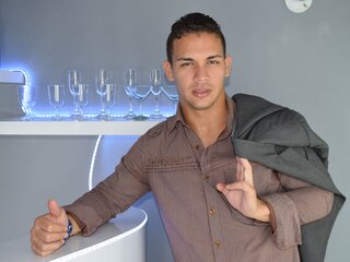 FabioPowerlatin shows webcam